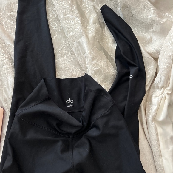 Alo workout pants - Picture 1 of 3